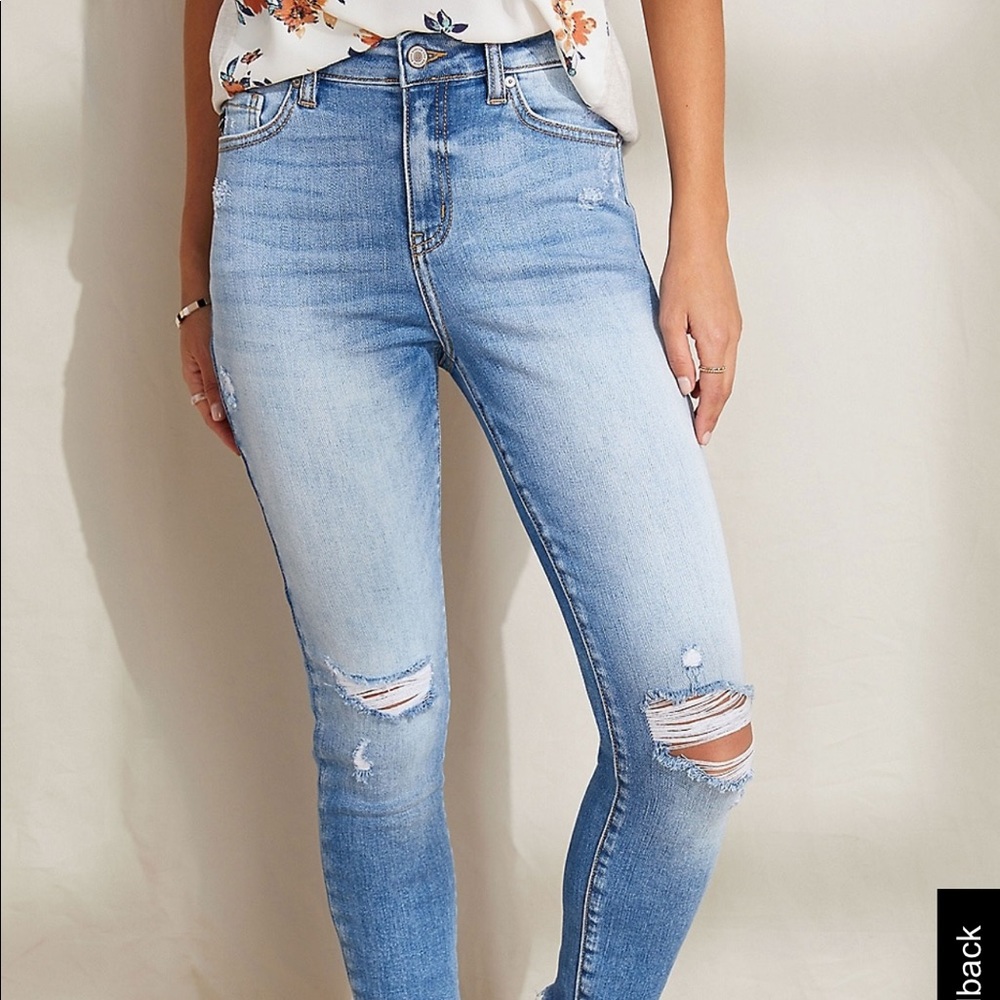 Kansan distressed skinny jean.. size 13/30